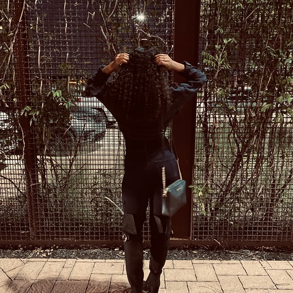 Meet your Posher, Jazmyn - Picture 2 of 5